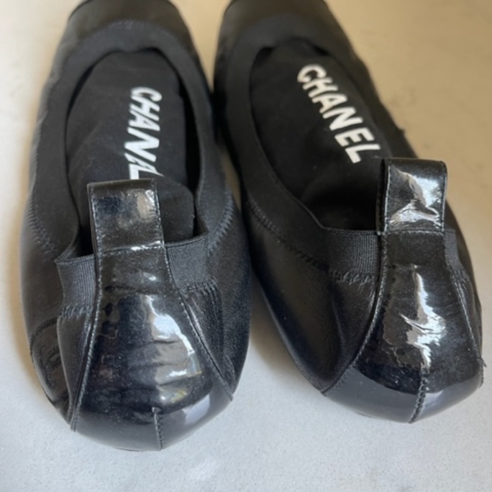 Chanel Black Lambskin and Patent Ballet Flat - Picture 4 of 6